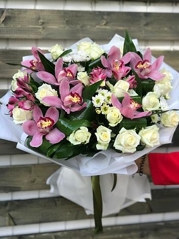 Букет цветов из: Розы и Хризантемы в Смоляниново