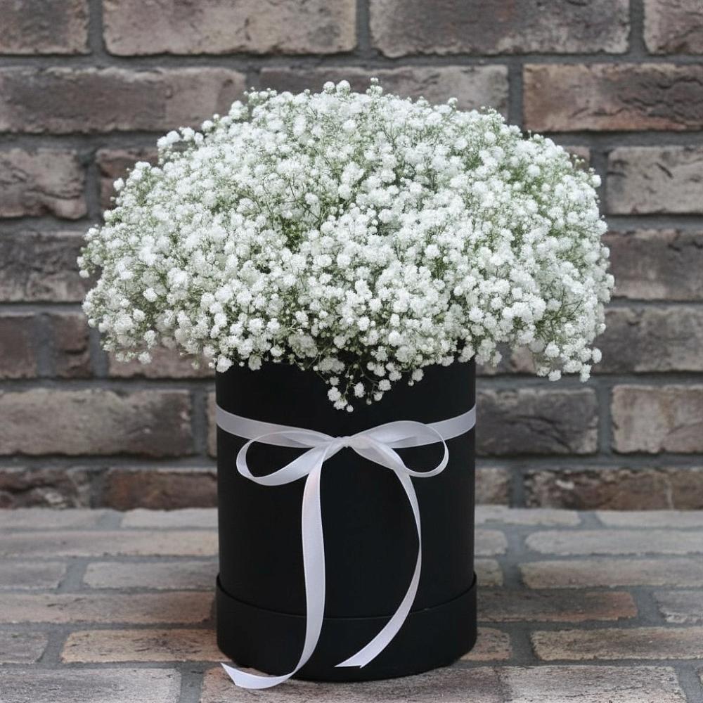 Цветочная композиция из Гипсофила в шляпной коробке в Смоляниново