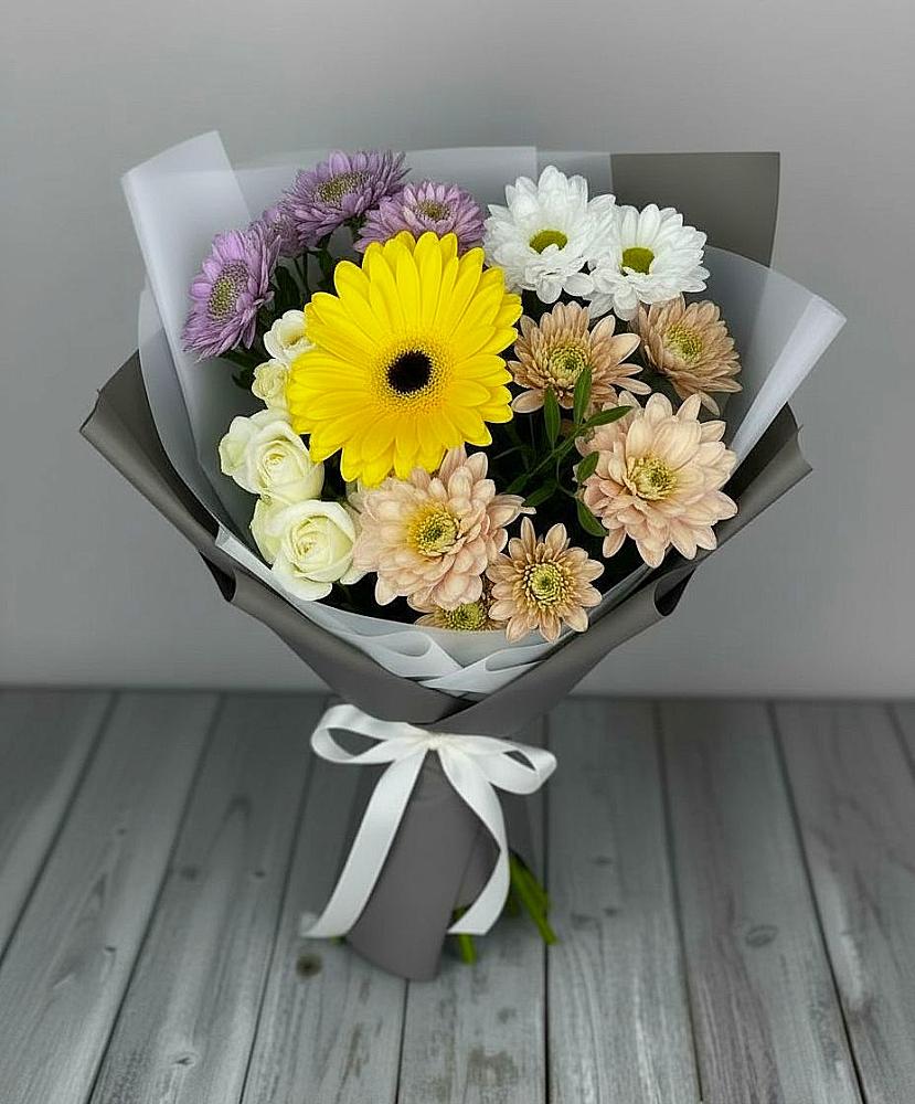 Букет цветов из: Розы, Герберы и Хризантемы в Смоляниново