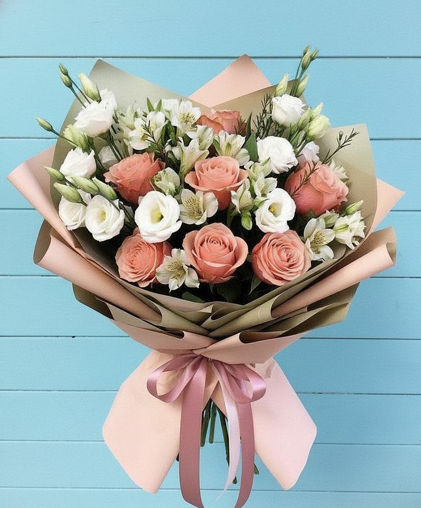 Букет цветов из: Розы, Альстромерии и Лизиантусы в Смоляниново