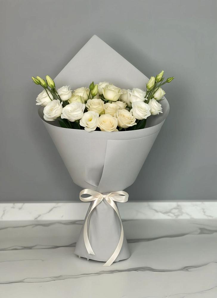 Букет цветов из: Розы и Лизиантусы в Смоляниново