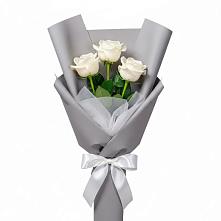 Букет 3 белые розы в Смоляниново