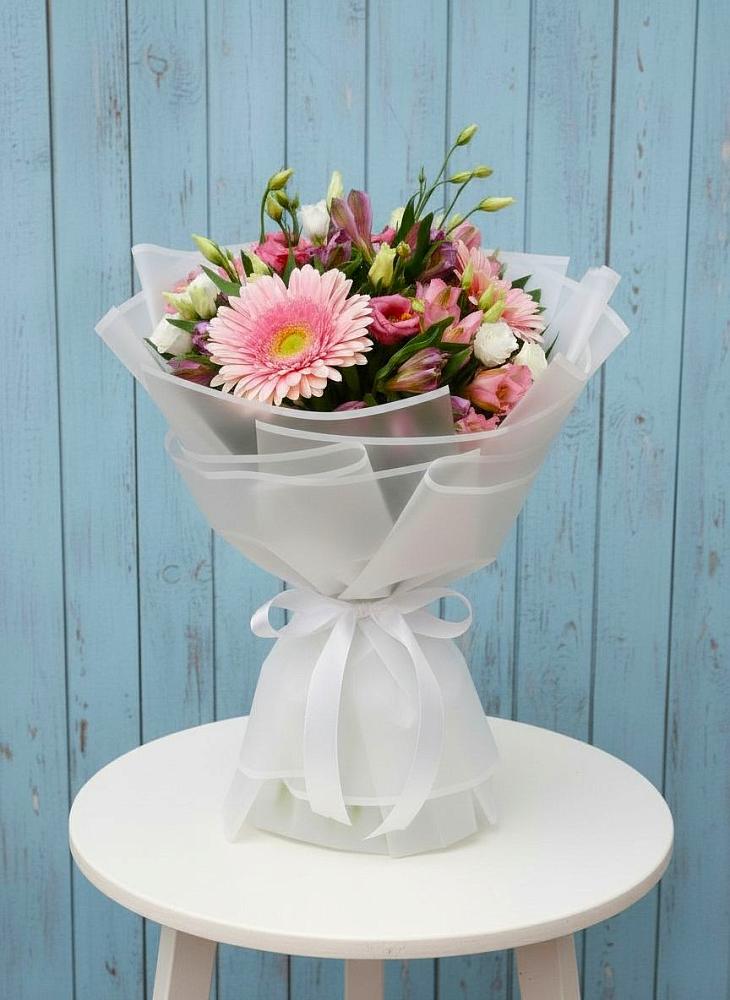 Букет цветов из: Герберы, Альстромерии и Лизиантусы в Смоляниново