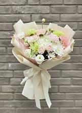 Букет цветов из:  Гвоздики, Розы, Лизиантусы и Хризантемы в Смоляниново