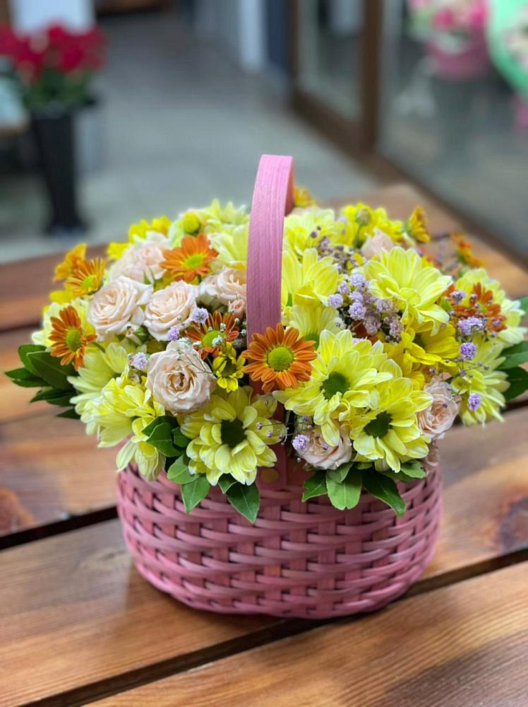 Цветочная композиция из Хризантемы и Розы в корзине в Смоляниново