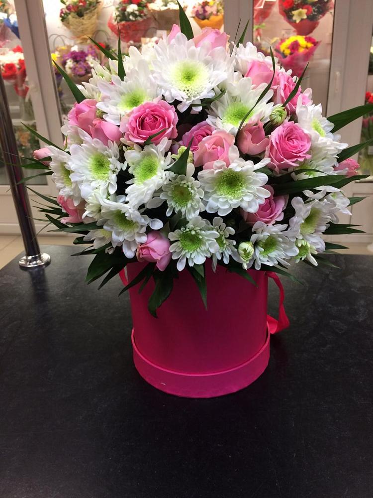 Цветочная композиция из Розы и Хризантемы в шляпной коробке в Смоляниново