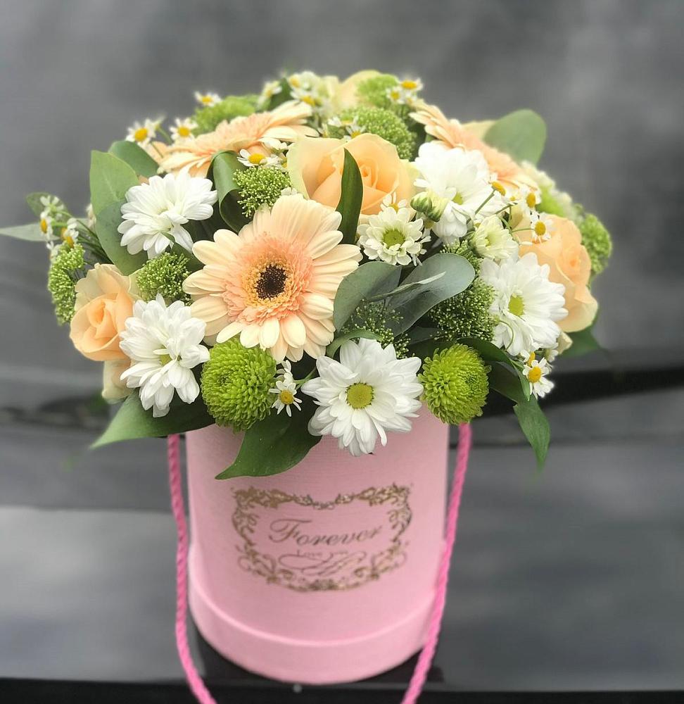 Цветочная композиция из Розы, Герберы и Хризантемы в шляпной коробке в Смоляниново