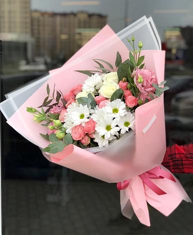 Букет цветов из: Розы, Лизиантусы и Хризантемы в Смоляниново